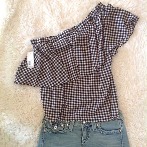 Nordstrom BP. Ruffle One-Shoulder Top - Picture 4 of 5